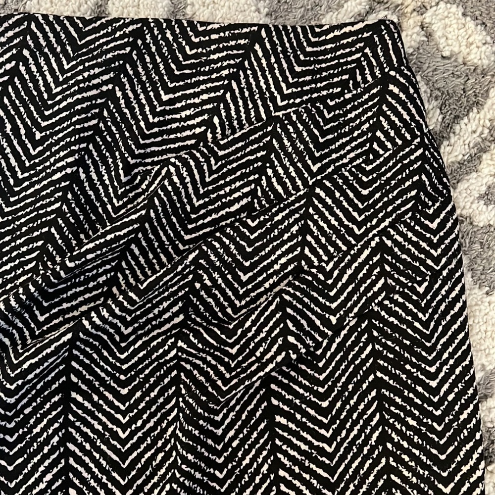 New York & Company draped skirt, black / cream, size 12 EUC! - Picture 2 of 8